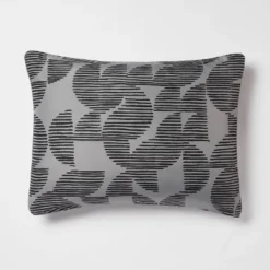 5pc King Geo Reversible Decorative Comforter Set With Throw Black/Gray - Room Essentials™ -Wayfair Shop GUEST 12ae2f60 843c 4f9c af39 d4a54c795ed2